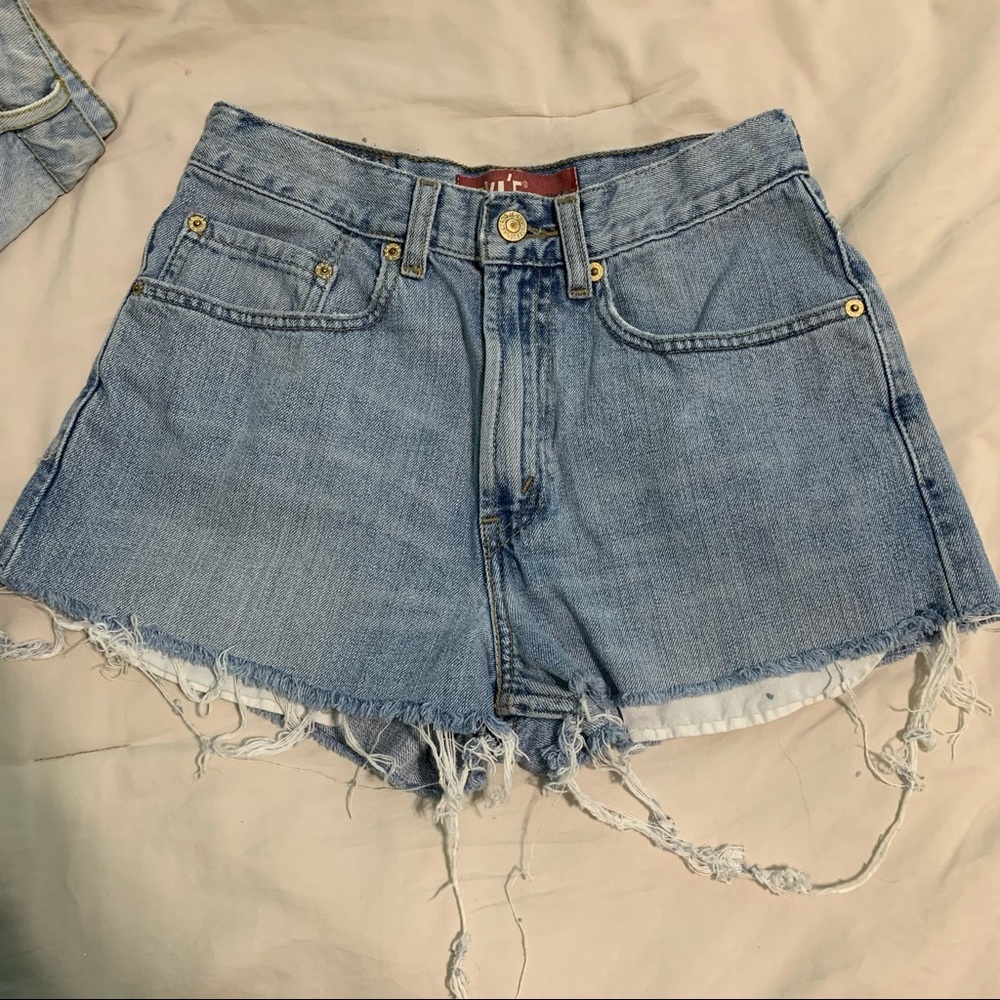 VINTAGE LEVI’S JEAN SHORTS